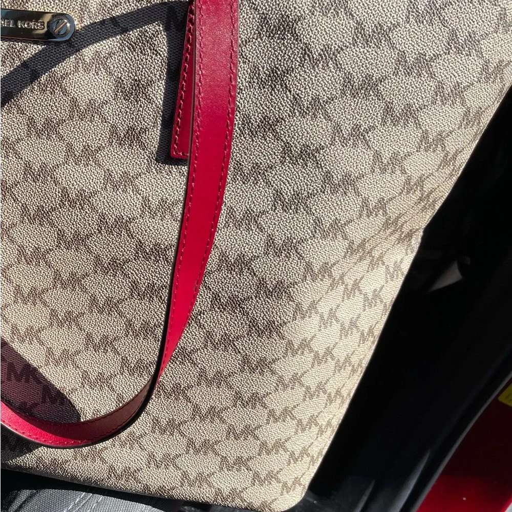 Michael Kors tote 19 length 11 wide zippered closures outside and out. 3 inside - Picture 4 of 11
